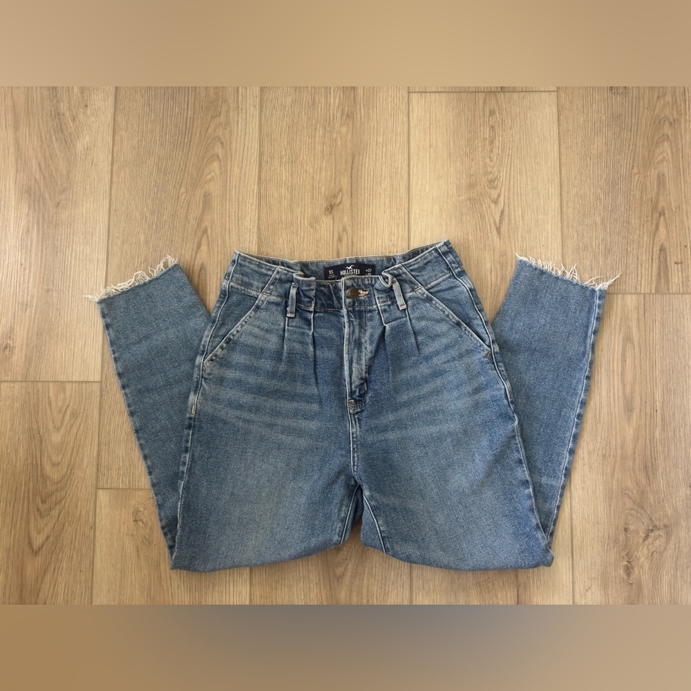 Hollister Blue Ankle Cropped Jeans with Raw Hem 💙